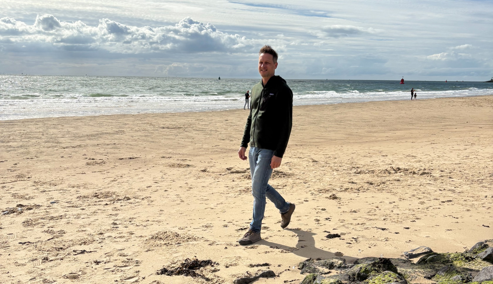 Test van de Patagonia fleece tijdens winderige omstandigheden aan zee