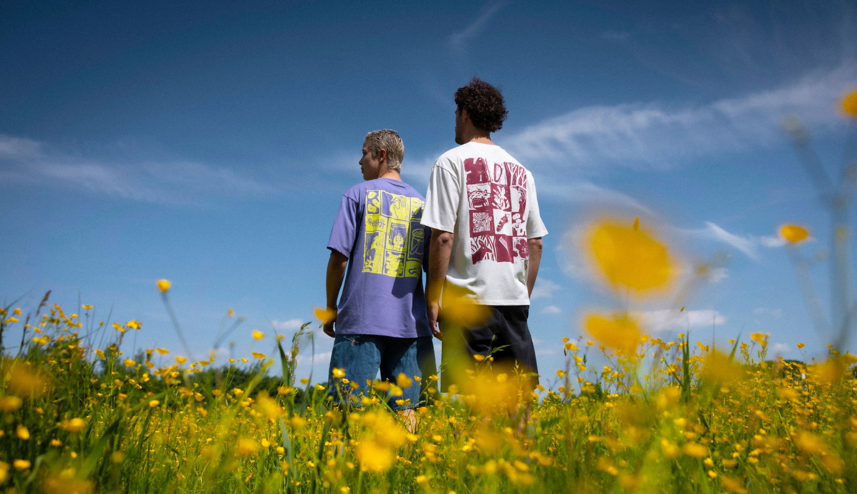 twee mannen in t-shirts van buitenmens